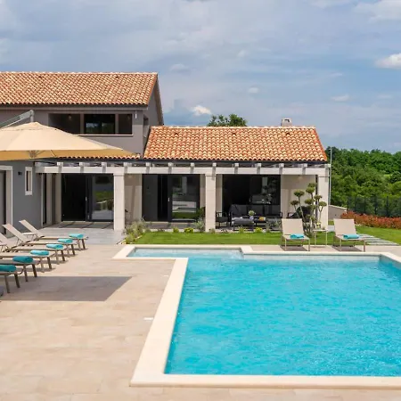 Albarella Familyhouse With Pool 公寓