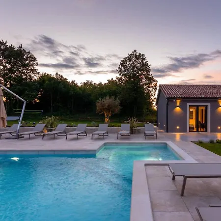 Albarella Familyhouse With Pool *