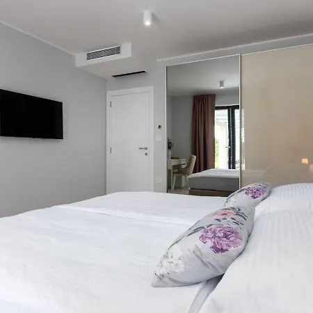 Albarella Familyhouse With Pool Apartment *