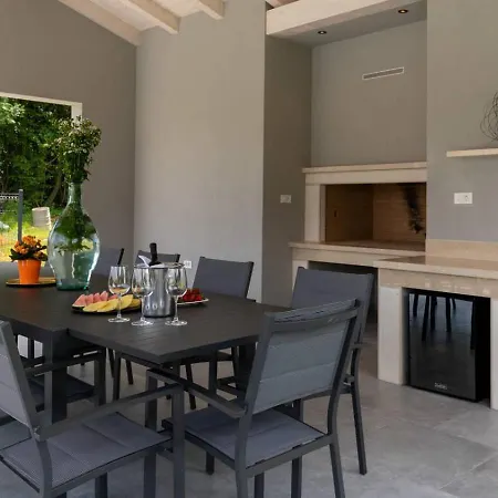 Albarella Familyhouse With Pool Apartment